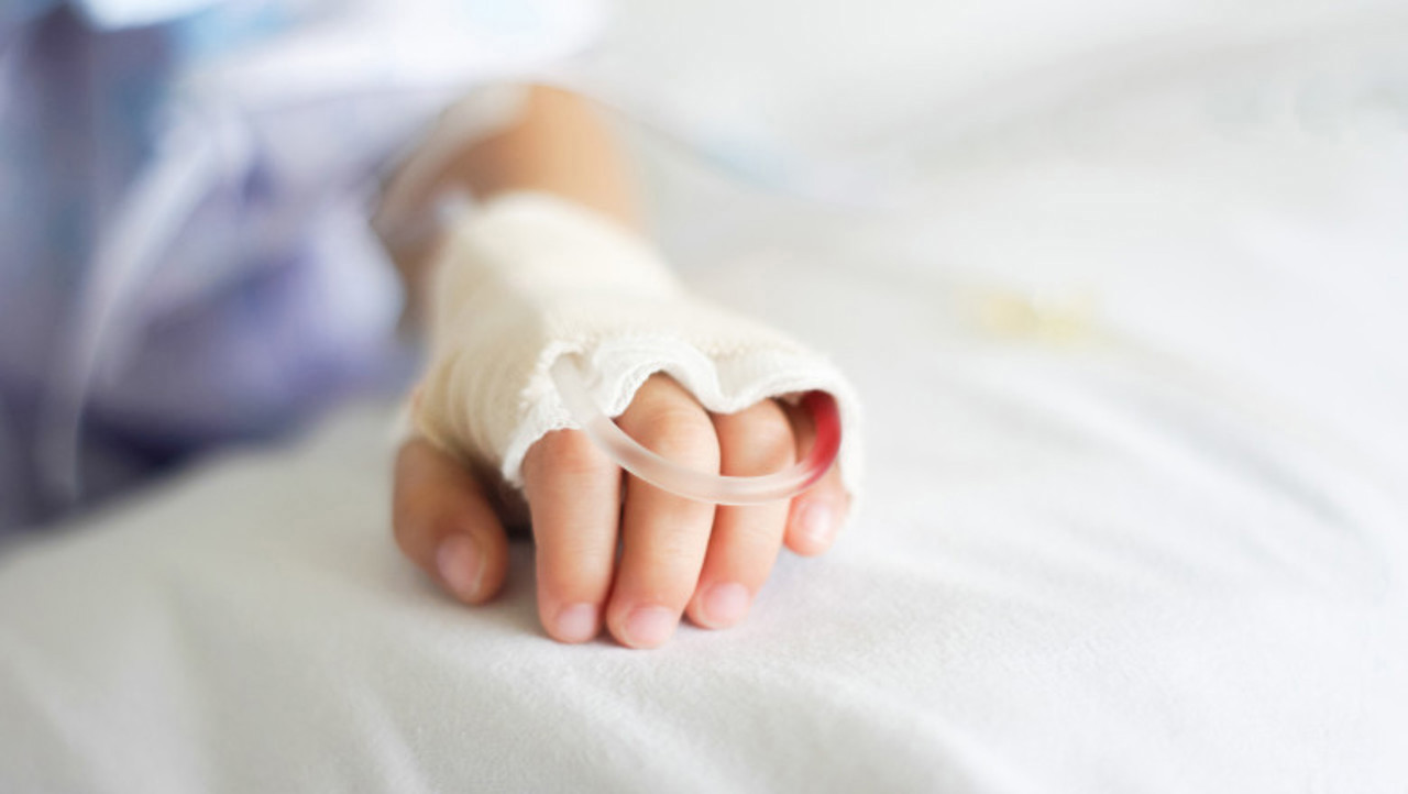 Copil de patru ani, în stare gravă la spital, după ce a căzut de la înălțime