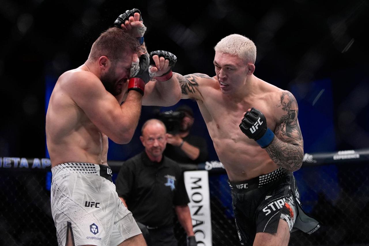 „Hulk de Moldova" a rămas fără replică în octagon! Ion Cuțelaba a pierdut lupta cu Navajo Stirling