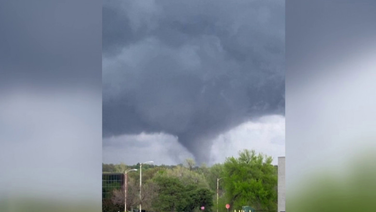 More than 70 tornadoes lash US, leaving thousands without power
