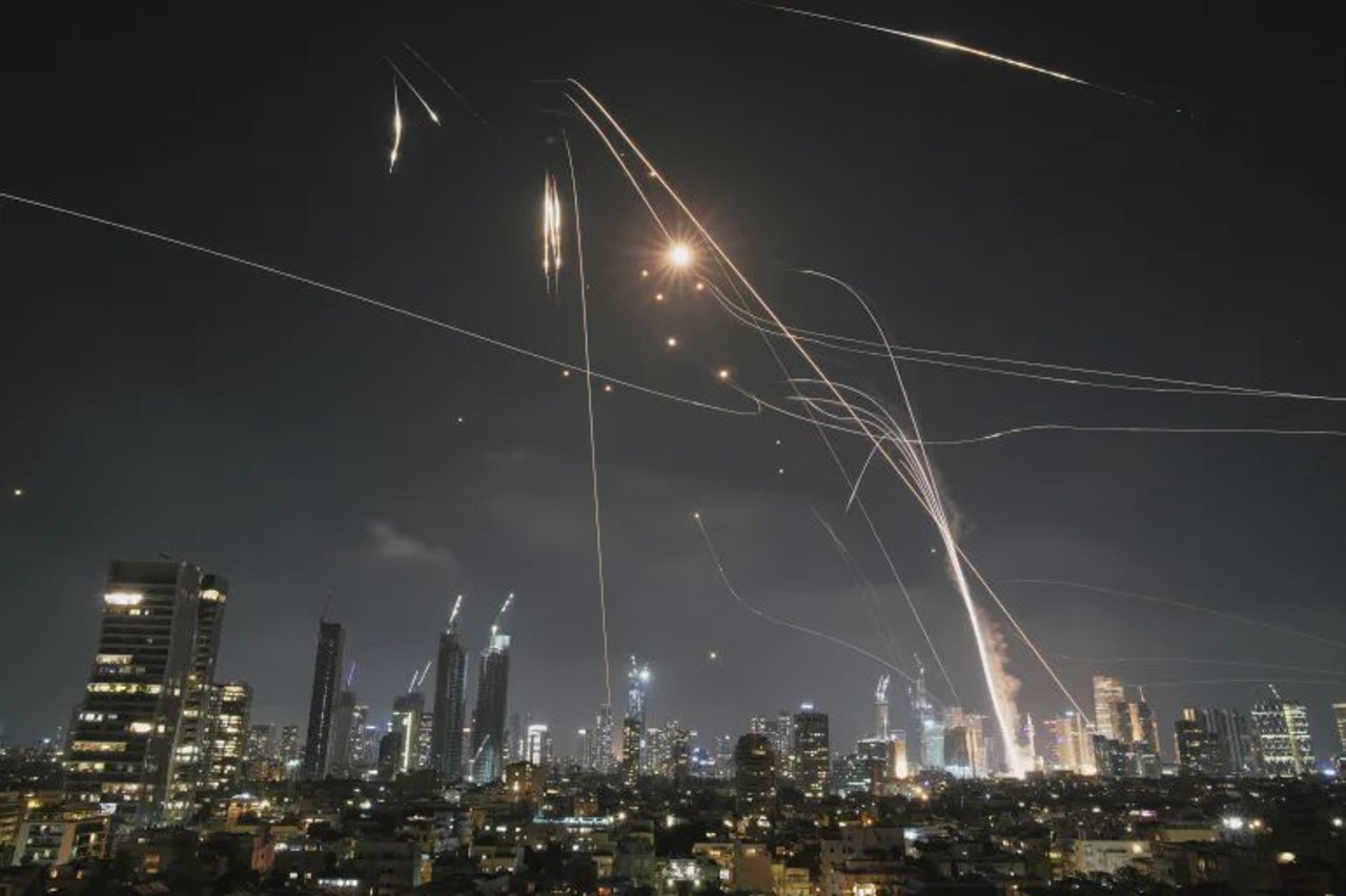 Armata israeliană emite avertismente de evacuare pentru iranienii aflați în apropierea instalațiilor militare