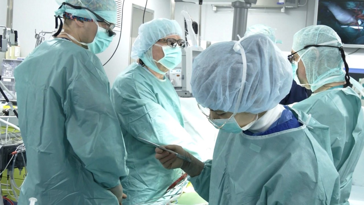 Primul transplant cardiac la Iași, coordonat de un medic originar din R. Moldova