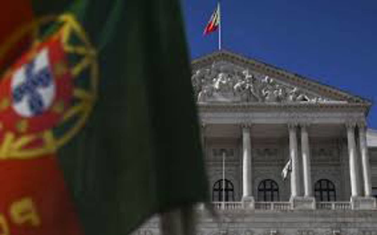 Португалия намерена выслать 18 тысяч нелегальных мигрантов: правительство усиливает меры перед выборами