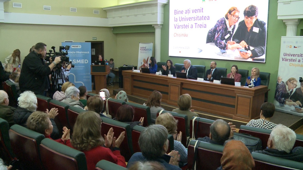 Emoții mari pentru 90 de vârstnici care vor studia în cadrul Universității Vârstei a Treia 