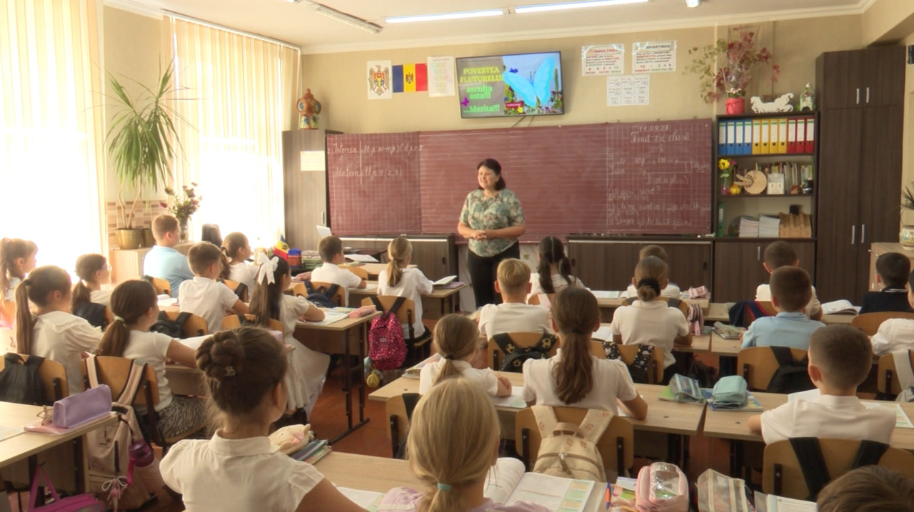 Clase supraaglomerate și școli aproape goale în Chișinău: Autoritățile caută soluții