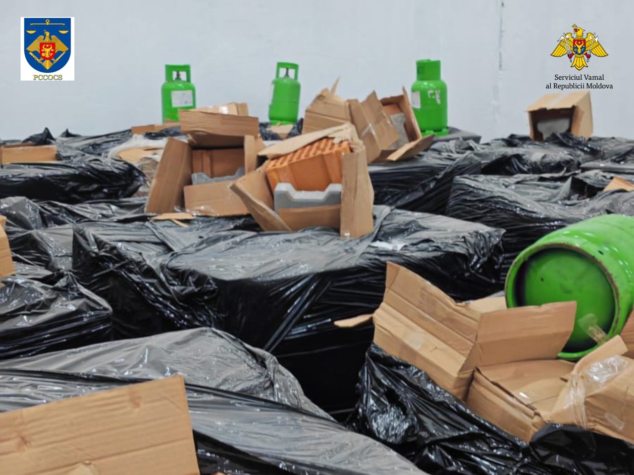 Contrabandă cu freon de peste 600.000 de lei: două persoane arestate, șapte percheziții în Chișinău și în afara orașului