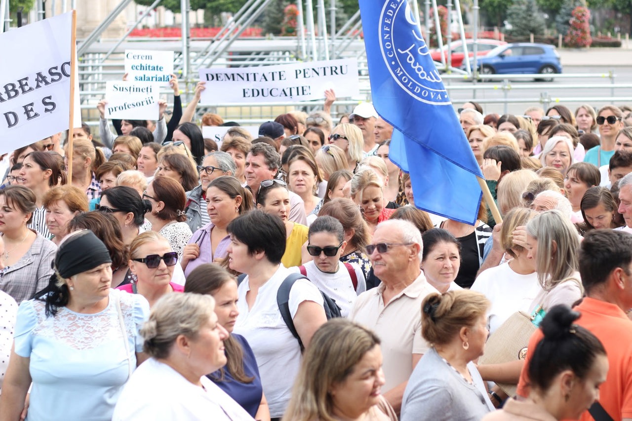 Compensația de 4.000 de lei este „un pas”, dar nu acoperă așteptările angajaților din educație, spun sindicatele