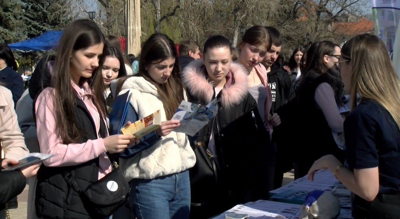 Campania „Învață în Moldova”: Viitorii studenți, așteptați la primele târguri ale universităților din acest an