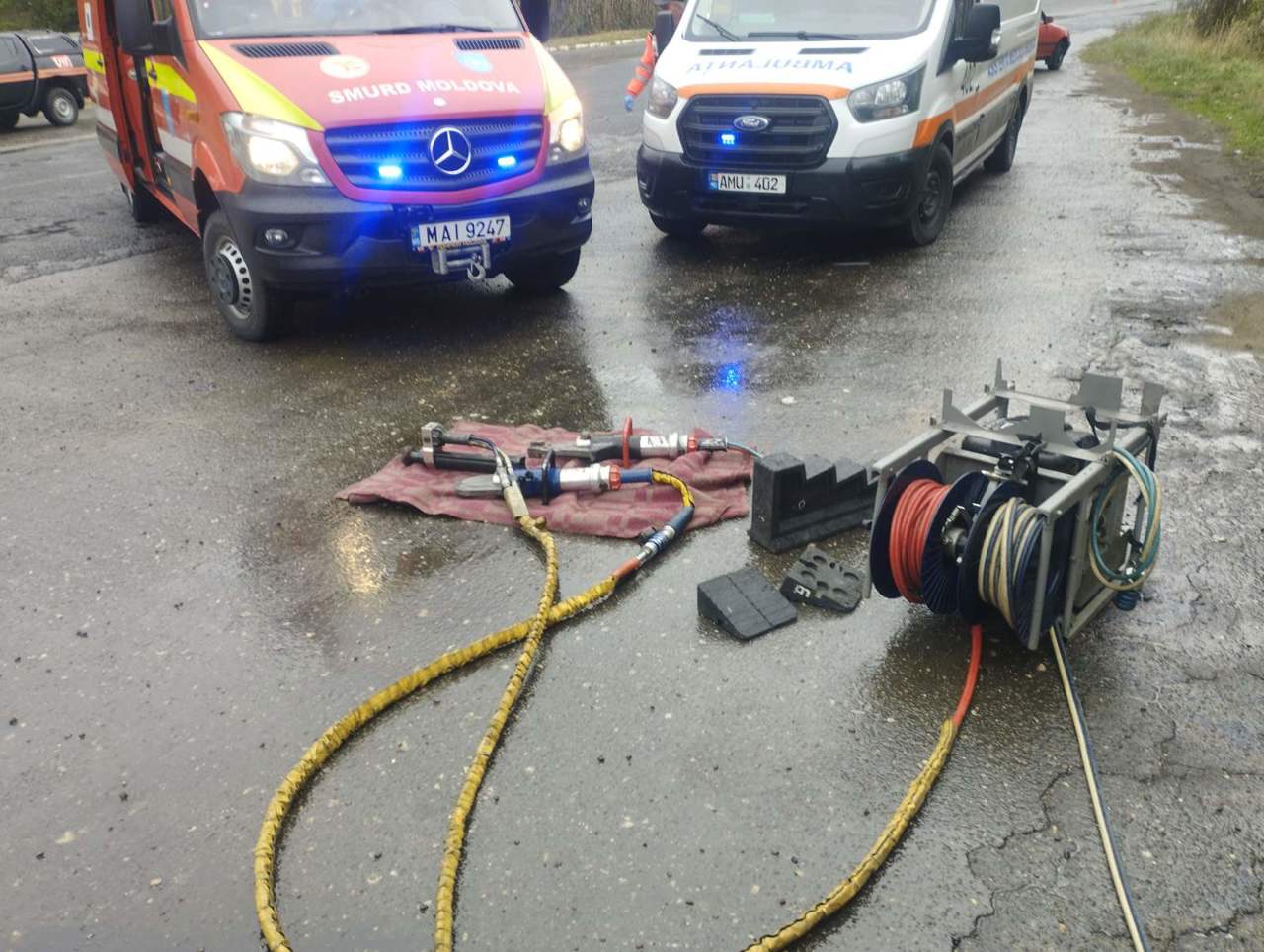 Grav accident la Cantemir: trei persoane au fost transportate la spital