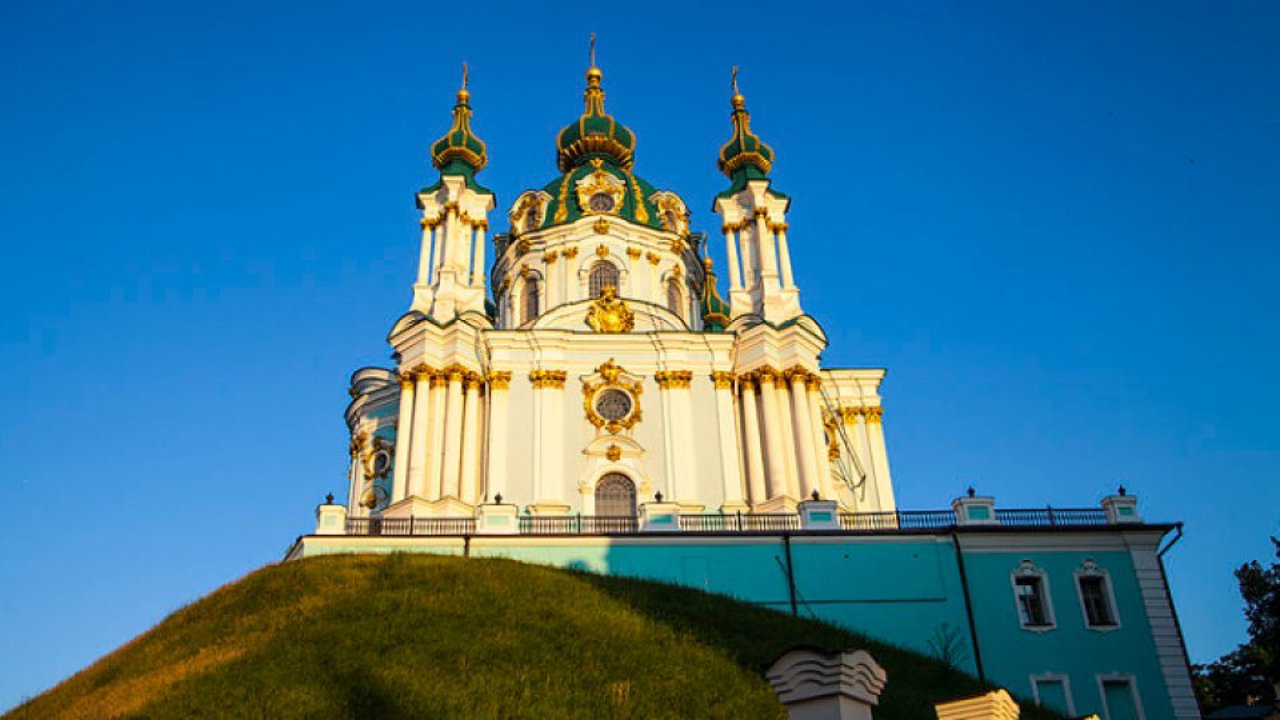 Biserica Sf. Andrei din Kiev, Ucraina. Foto: commons.wikimedia.org/wiki/File:Церква_Андріївська_03.jpg.