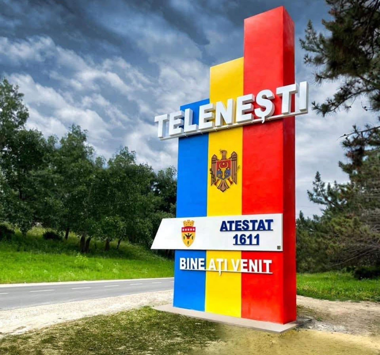 „Ne împiedicam de plăcile vechi de beton”: Scuarul Casei de cultură din Telenești, renovat cu o investiție de peste un milion de lei 