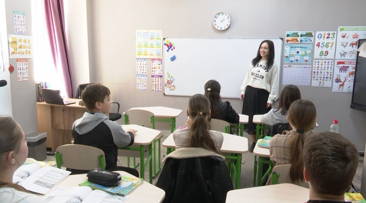 Școală de limbi străine la Dubăsari, cu sprijin european. O sută de copii frecventează instituția