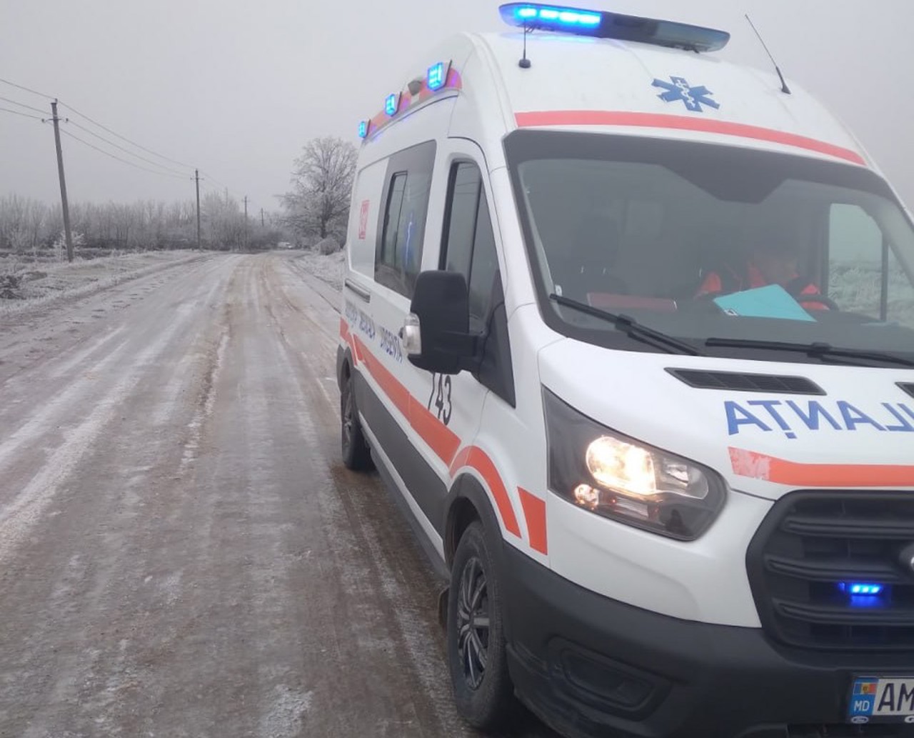 Машины скорой помощи застряли на дорогах из-за гололеда