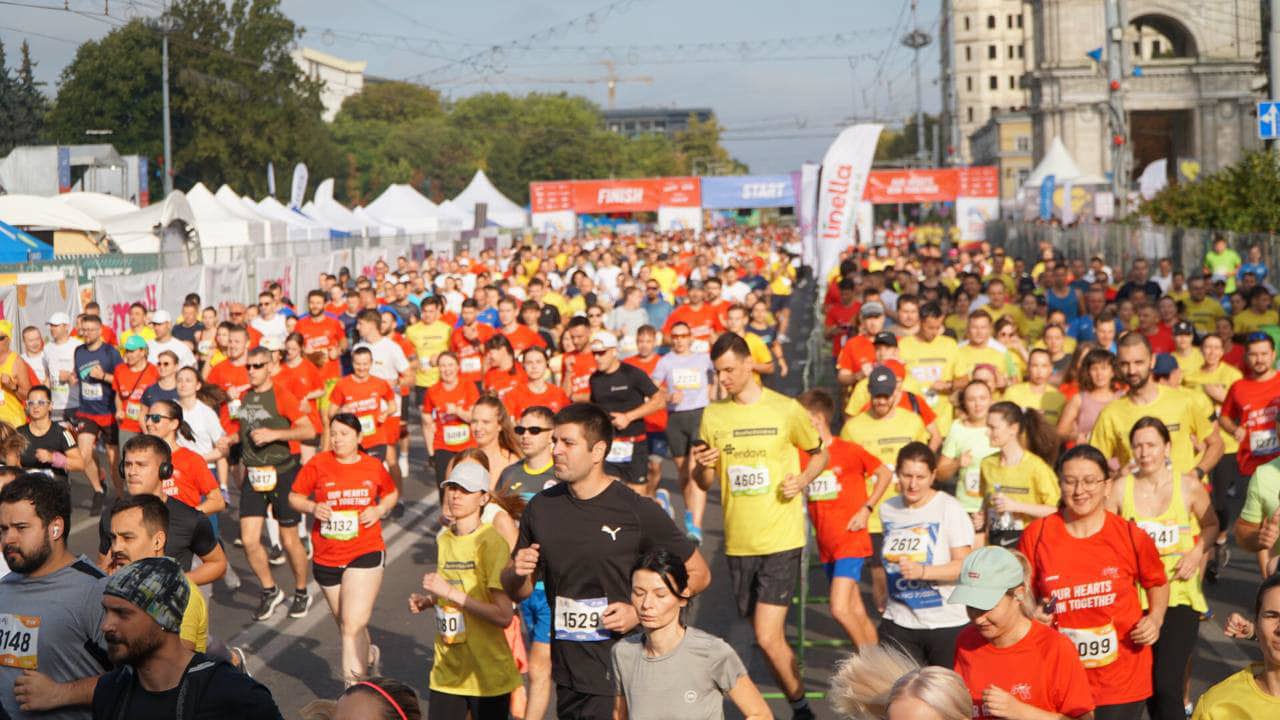 Aproximativ 10 mii de oameni au participat la cea mai mare competiție sportivă din Republica Moldova - Big Hearts Marathon