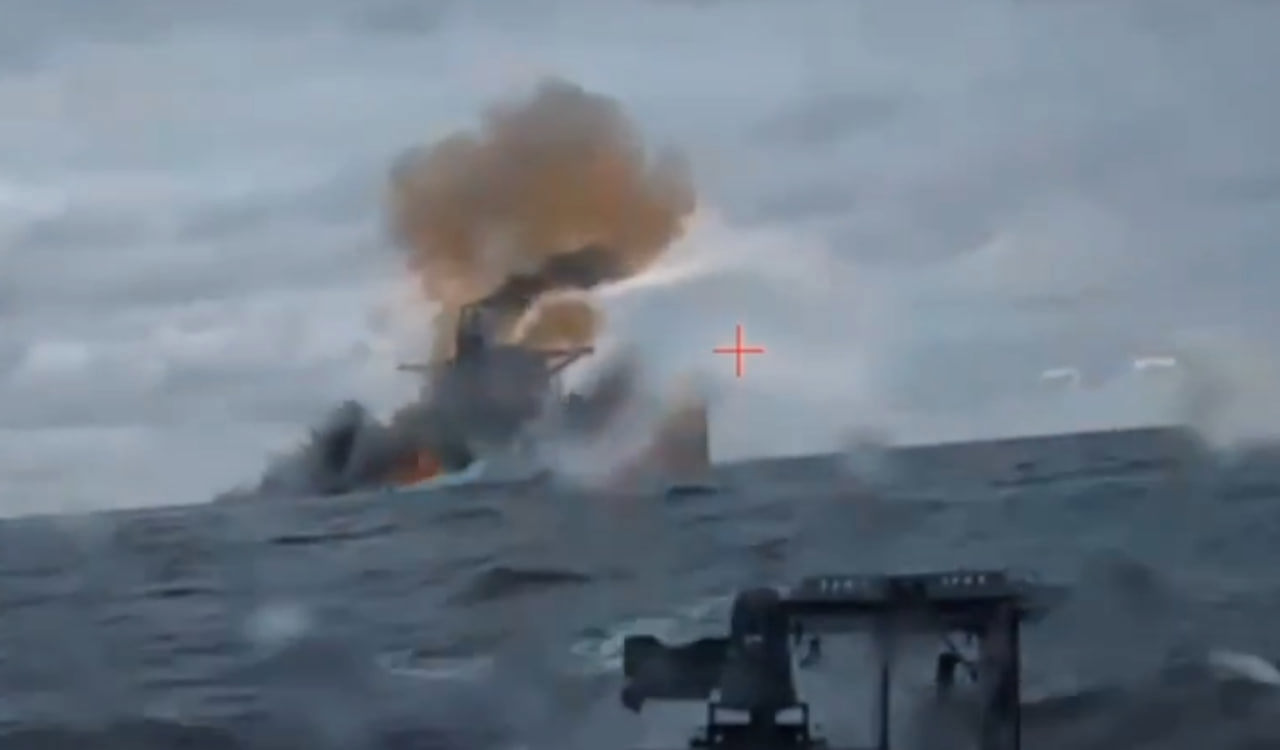 Ucraina lovește din nou „flota din umbră” a Rusiei: un alt petrolier, avariat grav în Marea Neagră de dronele Sea Baby