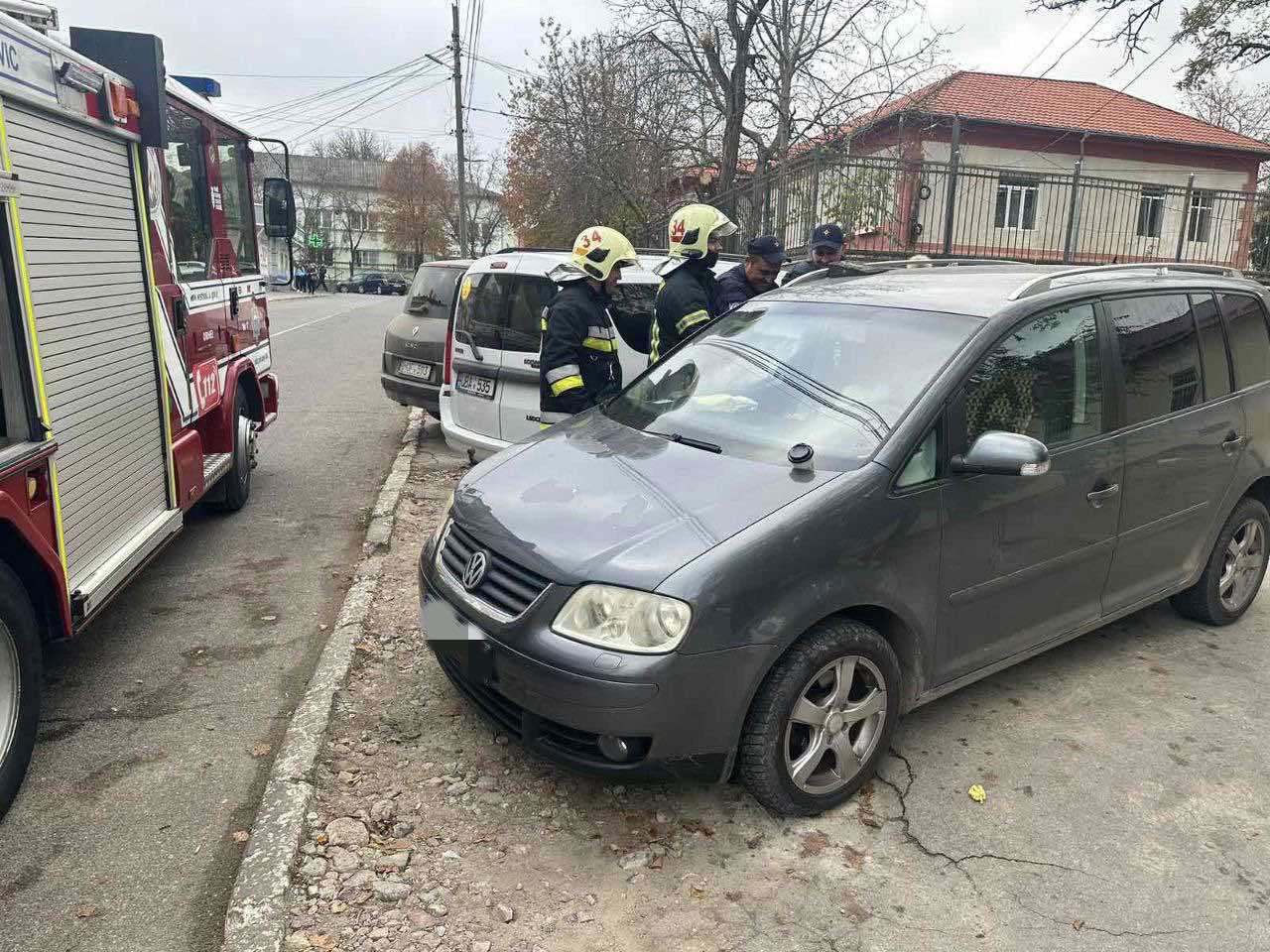 Salvatorii din Orhei au deblocat un copil de un an dintr-un automobil