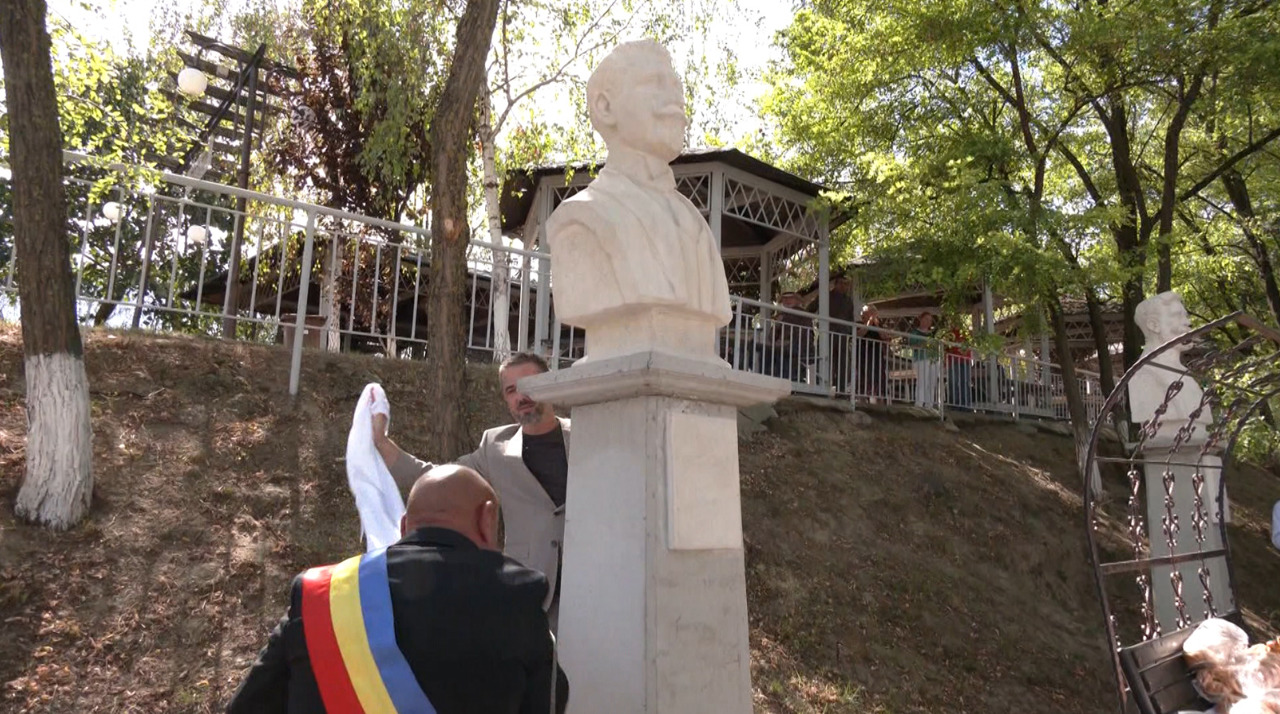 Ion Pelivan, omagiat la Iași. Bustul marelui unionist a fost dezvelit la Tomești