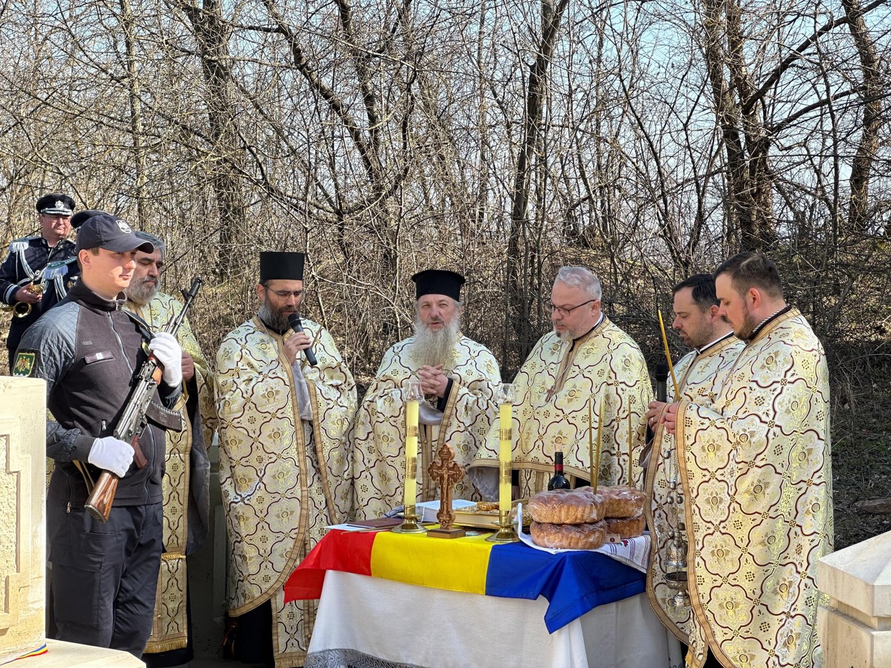 Preoții deportați în Siberia și generalul Stan Poetaș, omagiați prin inaugurarea unui monument pe malul Nistrului