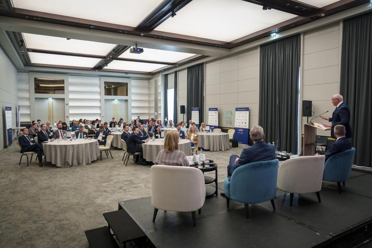 Relații economice „excelente”: Premierul Alexandru Munteanu încurajează companiile din România să investească peste Prut