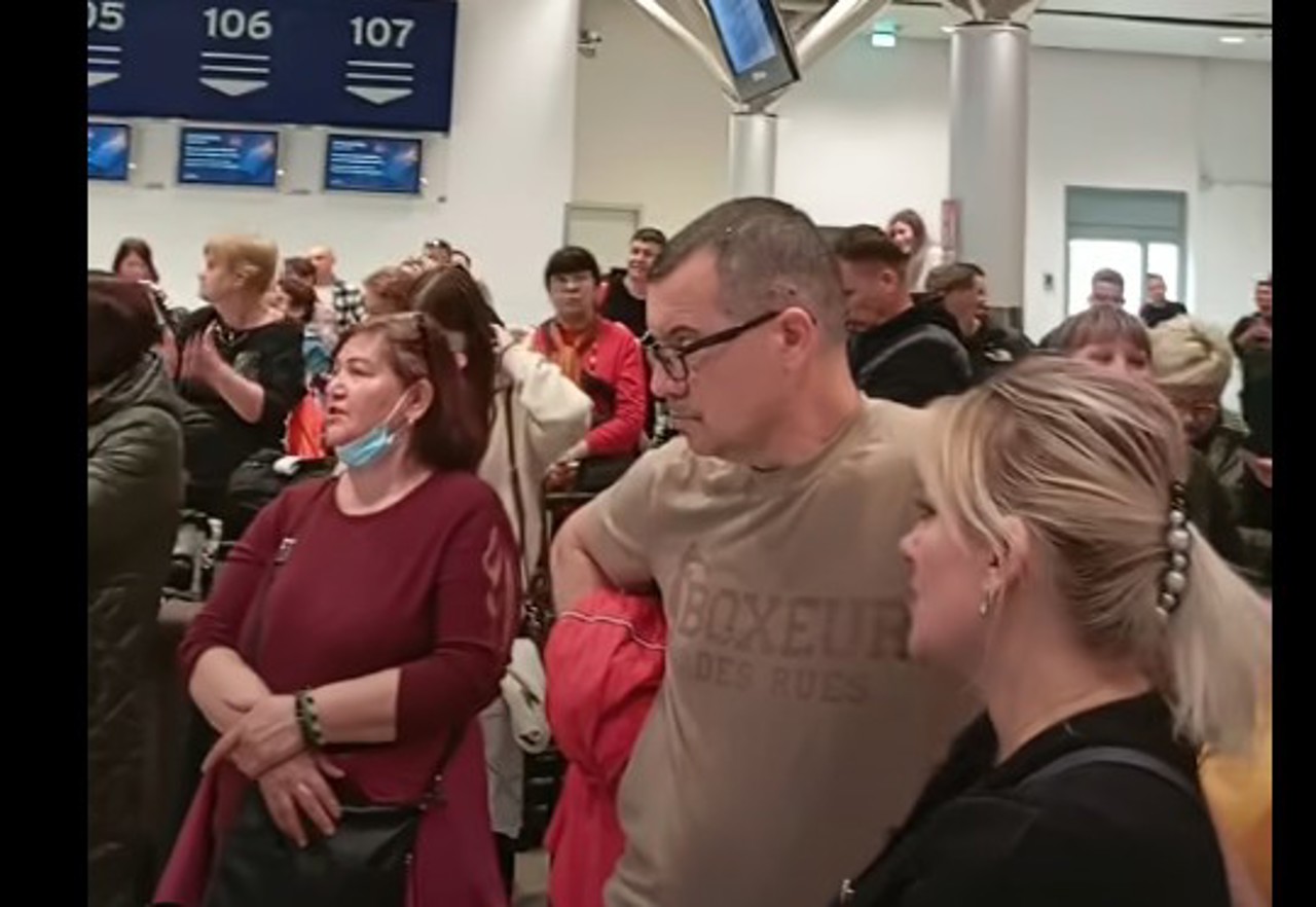 Over 100 Moldovans stranded at Bologna airport