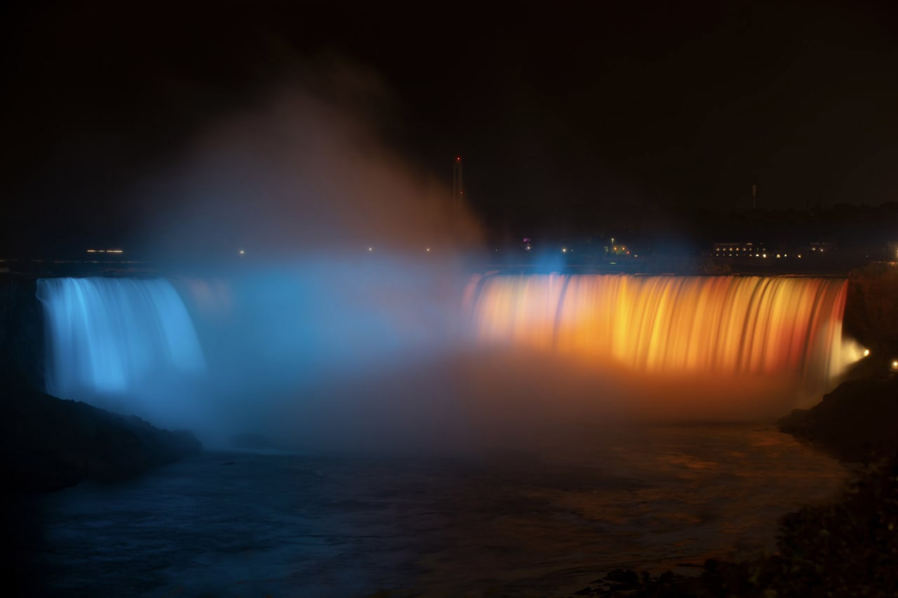 LightUpUcraine: Известные места выключили свет в знак солидарности с Украиной