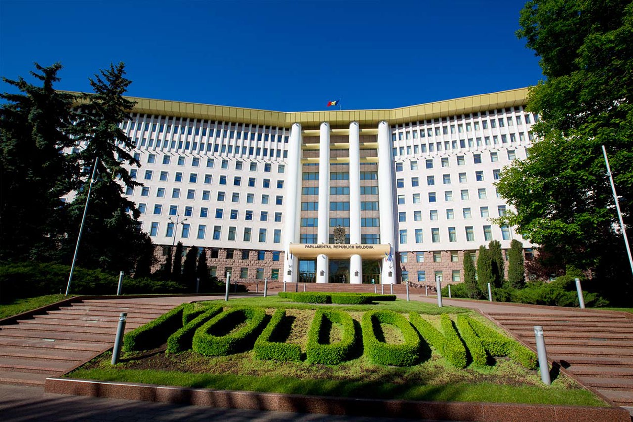 OFICIAL | După 17 ani de „plimbări”, clădirea Legislativului trece din nou în gestiunea Parlamentului