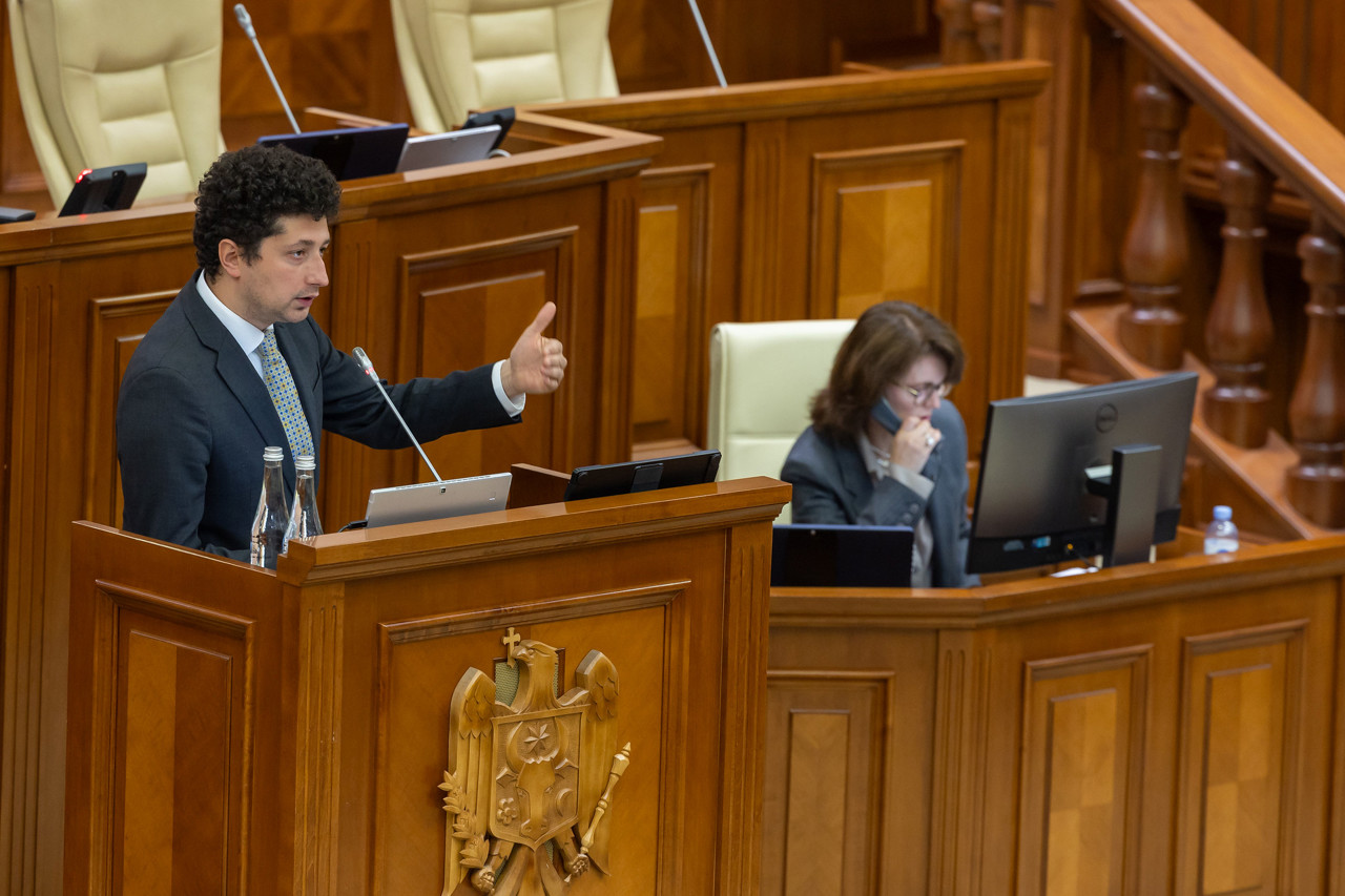 „Aceeași țară – aceleași taxe”: Parlamentul elimină discrepanțele fiscale dintre malurile Nistrului