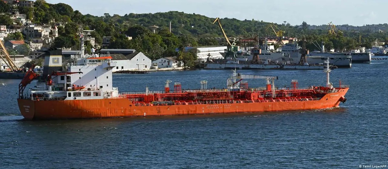 SUA instituie stare de urgență din cauza Cubei și amenință cu tarife suplimentare țările care livrează petrol Havanei