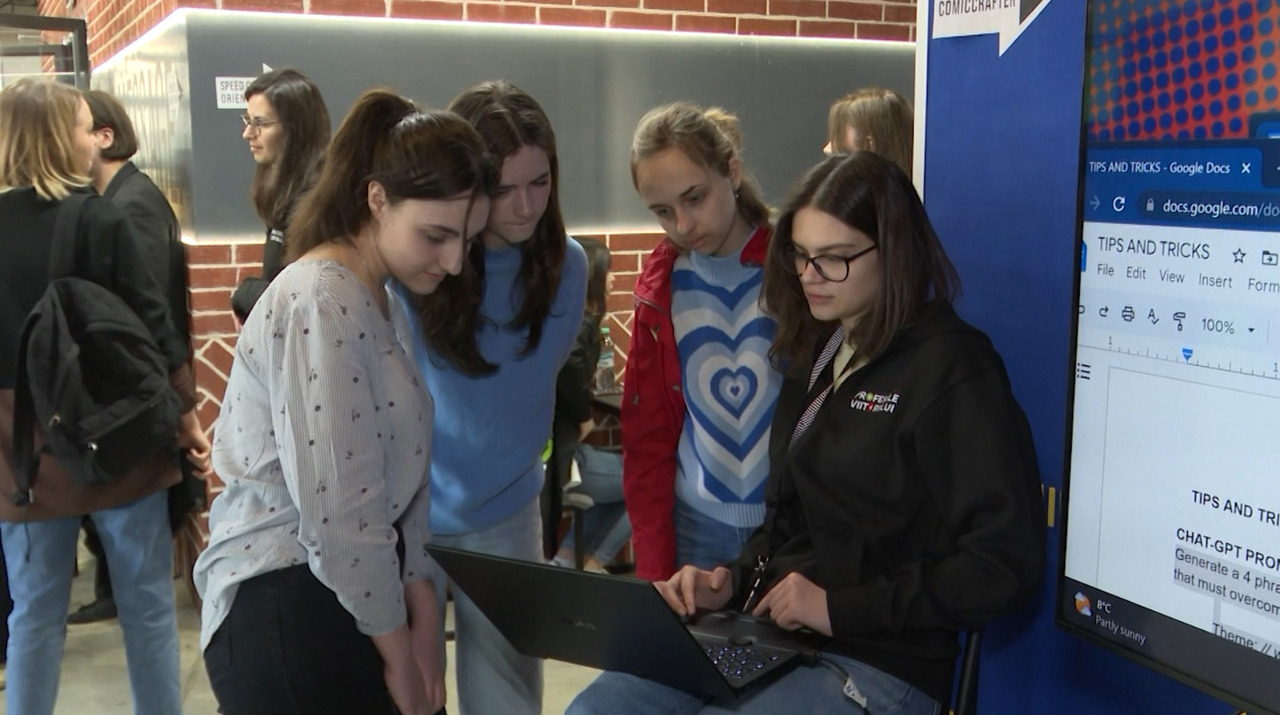 Ziua Națională a Tineretului: ce îi motivează și ce așteaptă tinerii din R. Moldova de la autorități