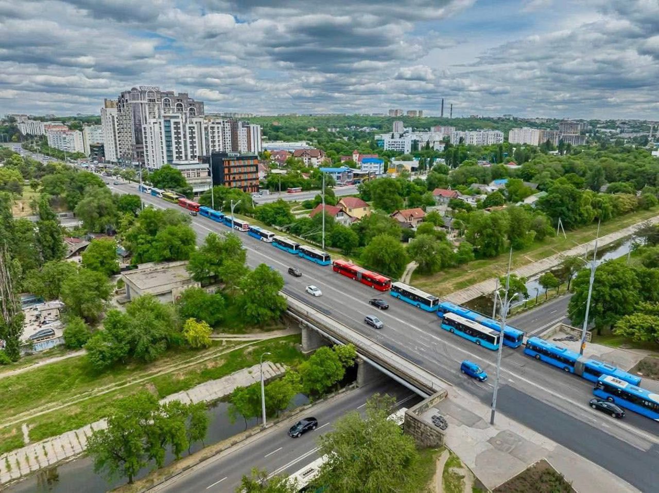 Măsuri speciale în Chișinău de Paștele Blajinilor: Autobuze suplimentate și parcări organizate