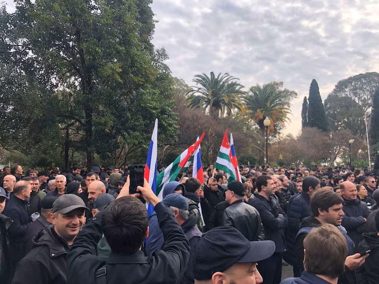 Proteste în regiunea separatistă georgiană Abhazia din cauza unui acord controversat cu Rusia