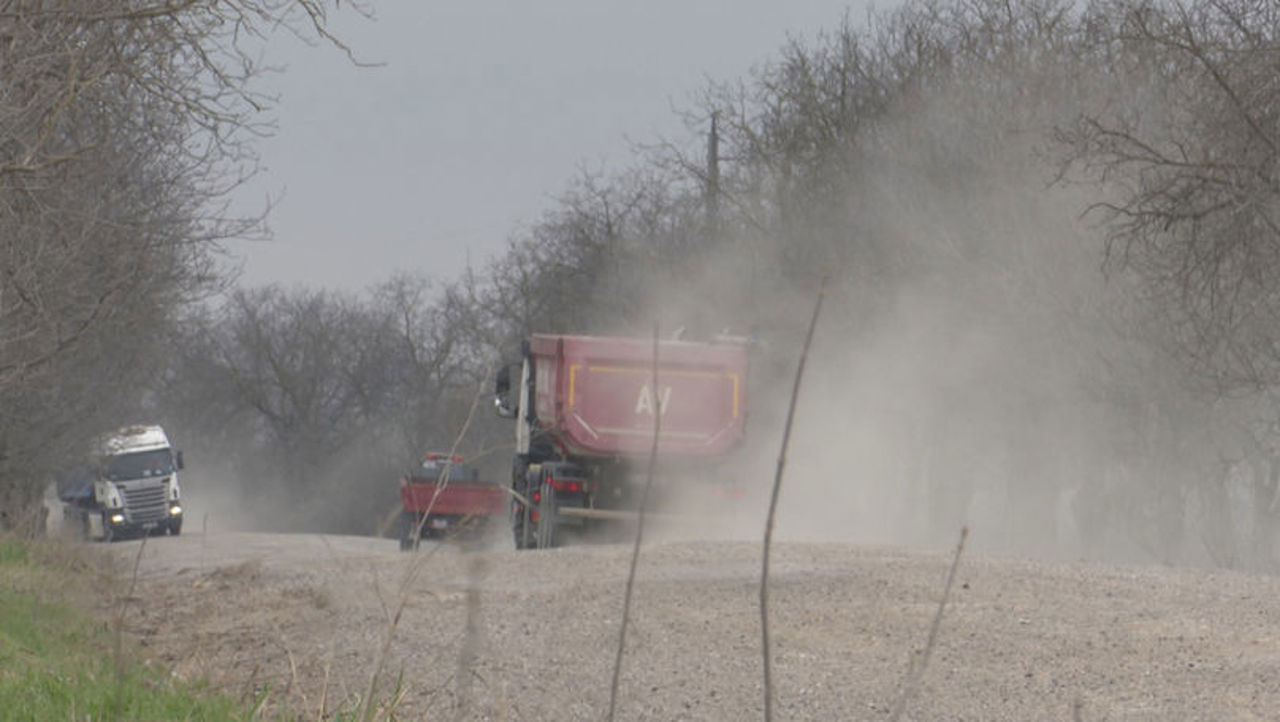 Poduri critice, intersecții nesigure și drumuri vechi – radiografia infrastructurii rutiere din R. Moldova