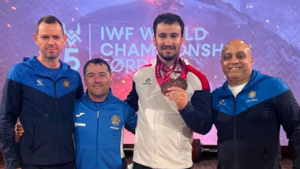 Marin Robu a revenit în țară după ce a cucerit 3 medalii la Campionatele Mondiale de haltere 