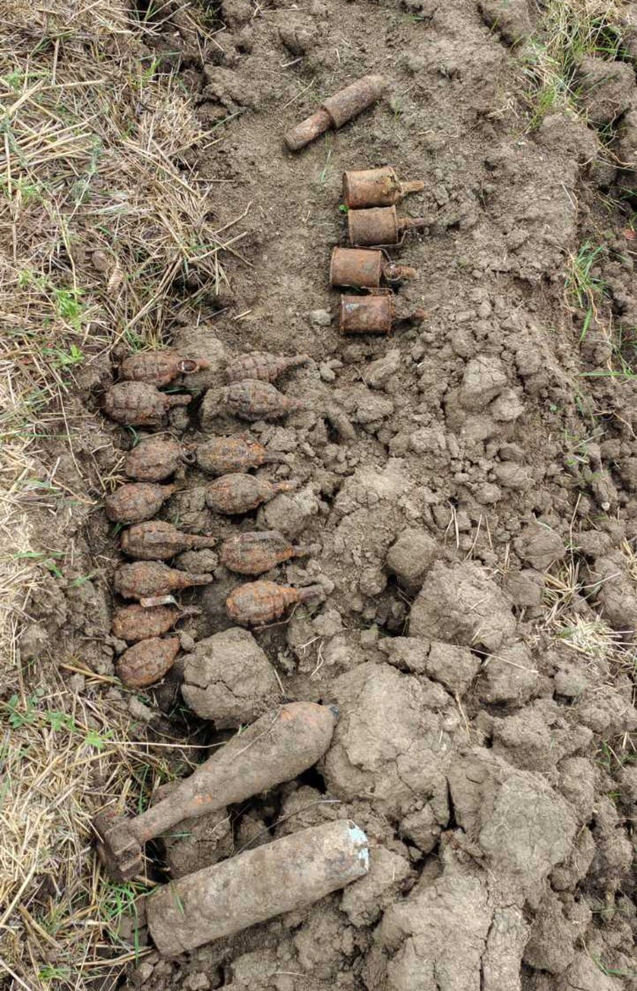 Demining operations: Grenades and bombs from the World War II, defused in 9 districts