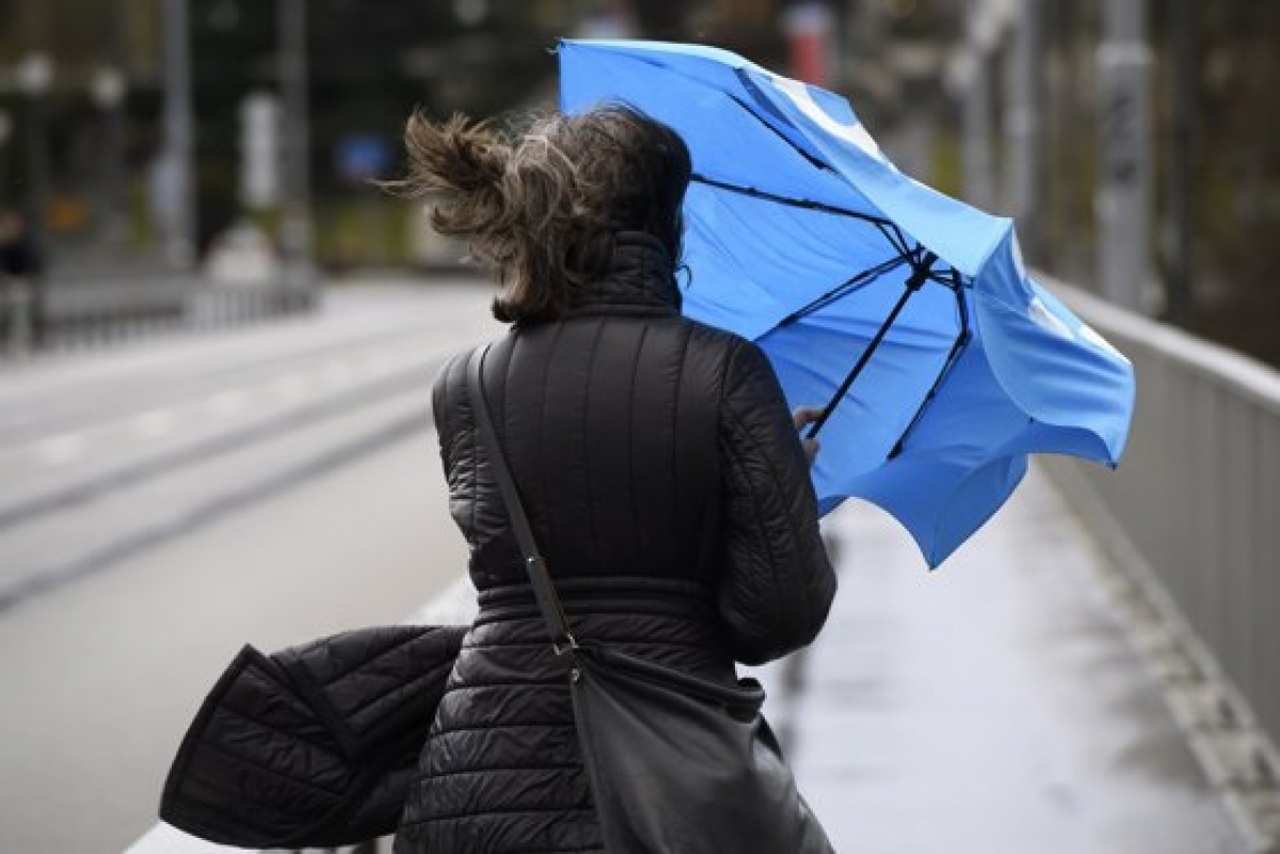 În România temperaturile au scăzut brusc, iar vremea a adus ploaie, vânt și zăpadă la munte