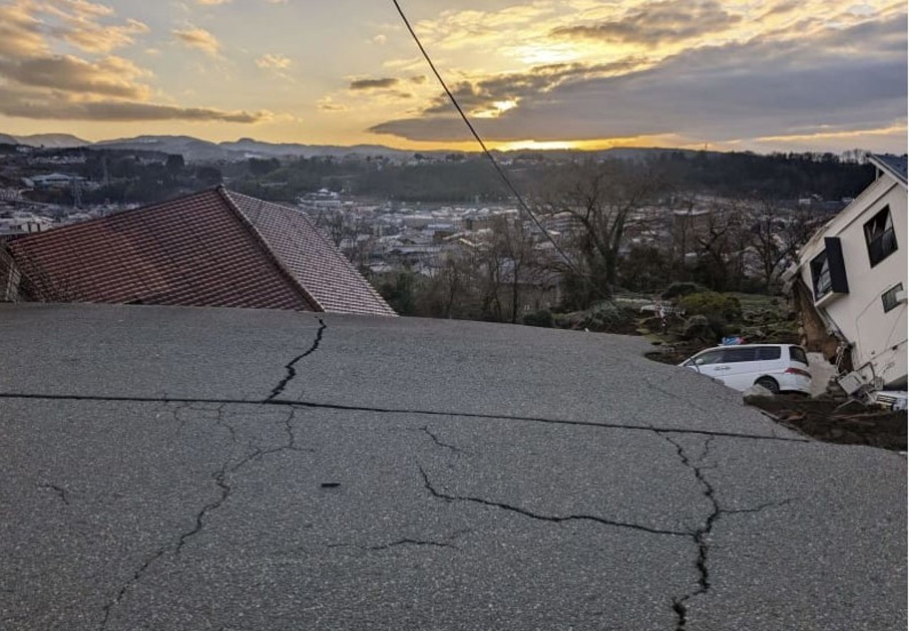 Cutremur în Japonia // Bilanțul seismului a ajuns la 64 de morți.  Supraviețuitorii se confruntă cu ploi înghețate și cu amenințarea alunecărilor de teren