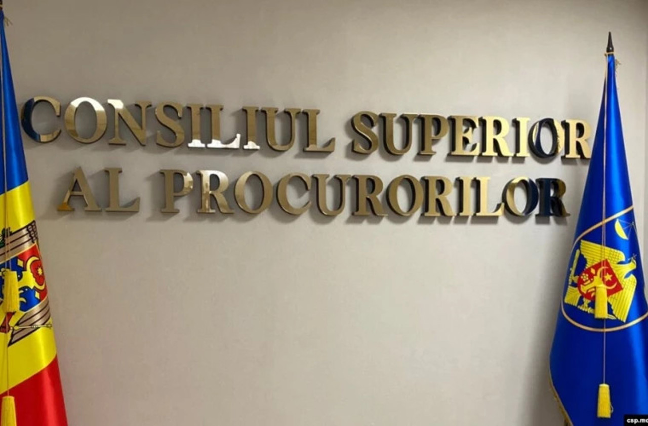 Un membru al CSP din rândul reprezentanților societății civile, numit de Guvern