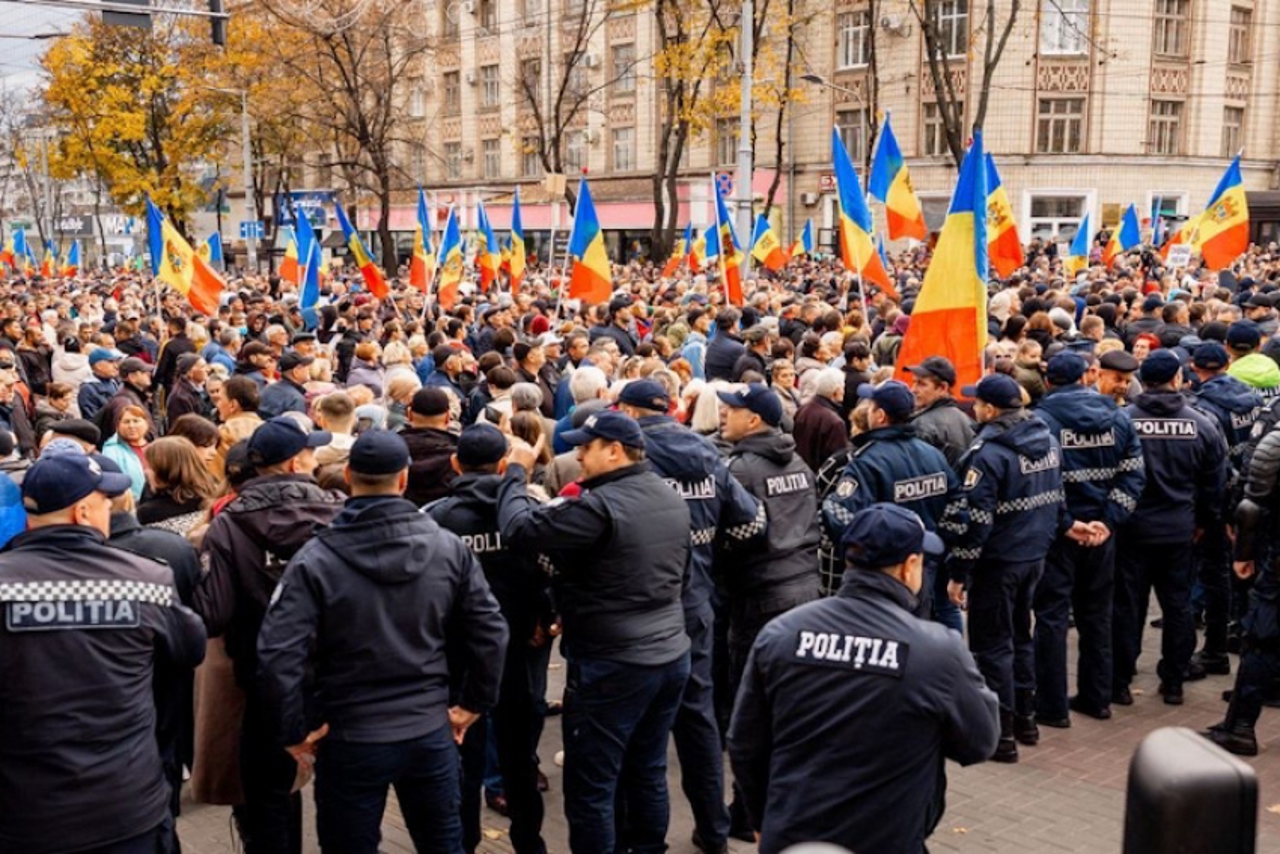 Over 300 young people from the Republic of Moldova, trained to cause election chaos: 88 raids throughout the country and 1.6 million lei confiscated