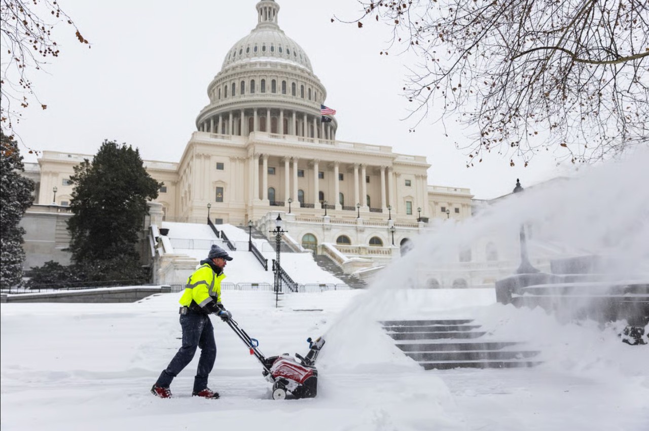 Мощный шторм в США: минимум 14 погибших, отменены порядка 16 тысяч рейсов