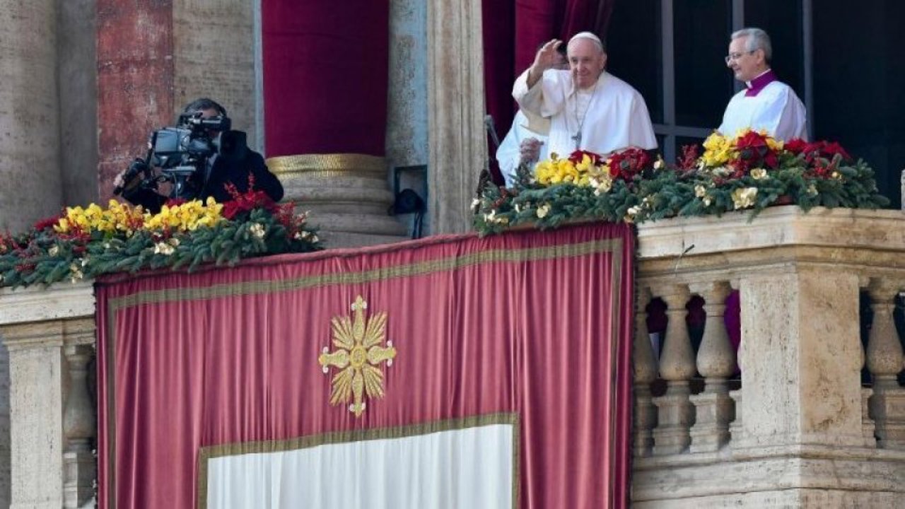 Papa Francisc oficiază slujba de Paște la Vatican