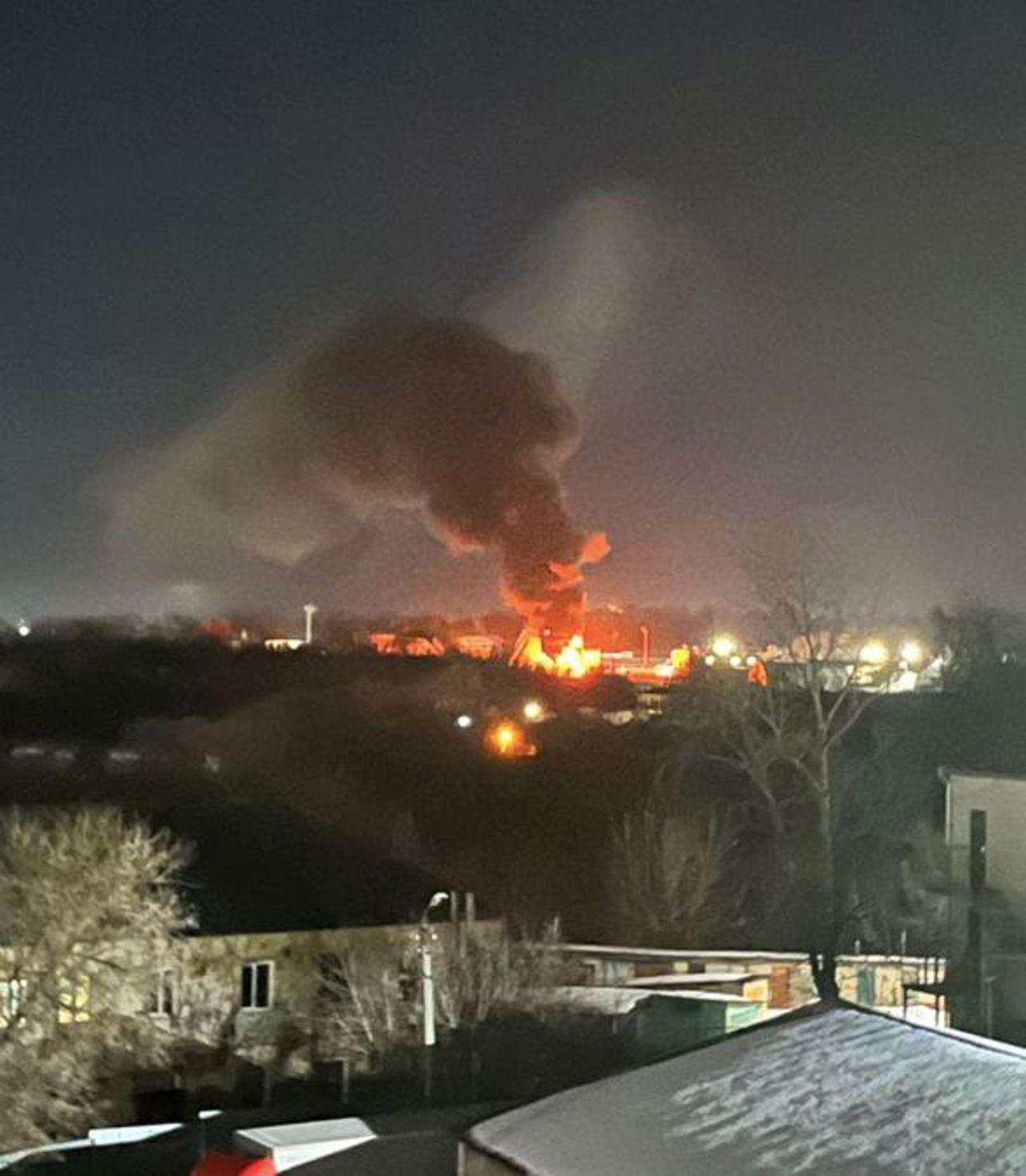 Atacuri asupra mai multor regiuni din Rusia: Două depozite de petrol, lovite de drone