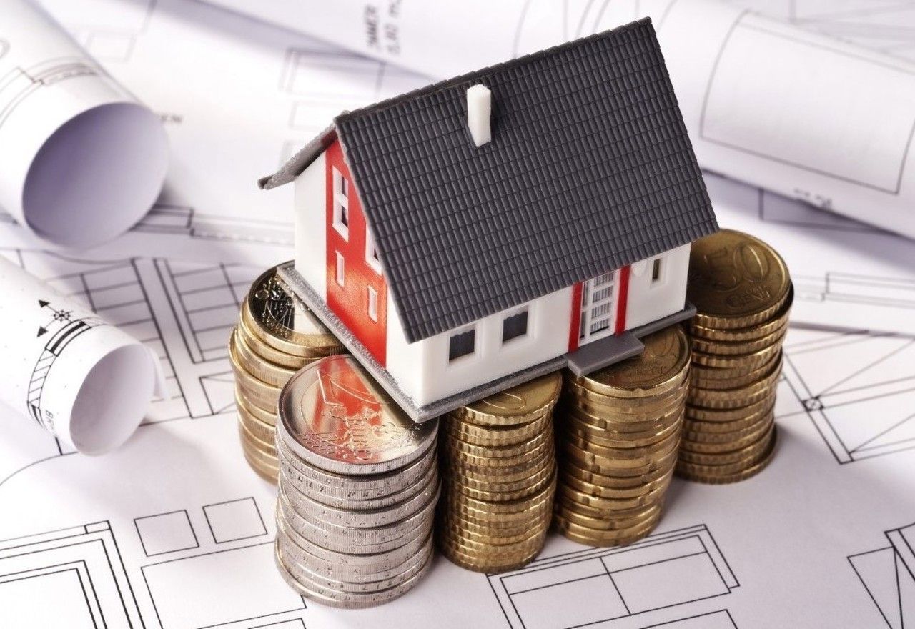 Agenții imobiliari cer corectarea legii: Plafonul pentru plățile în numerar ar fi blocat piața