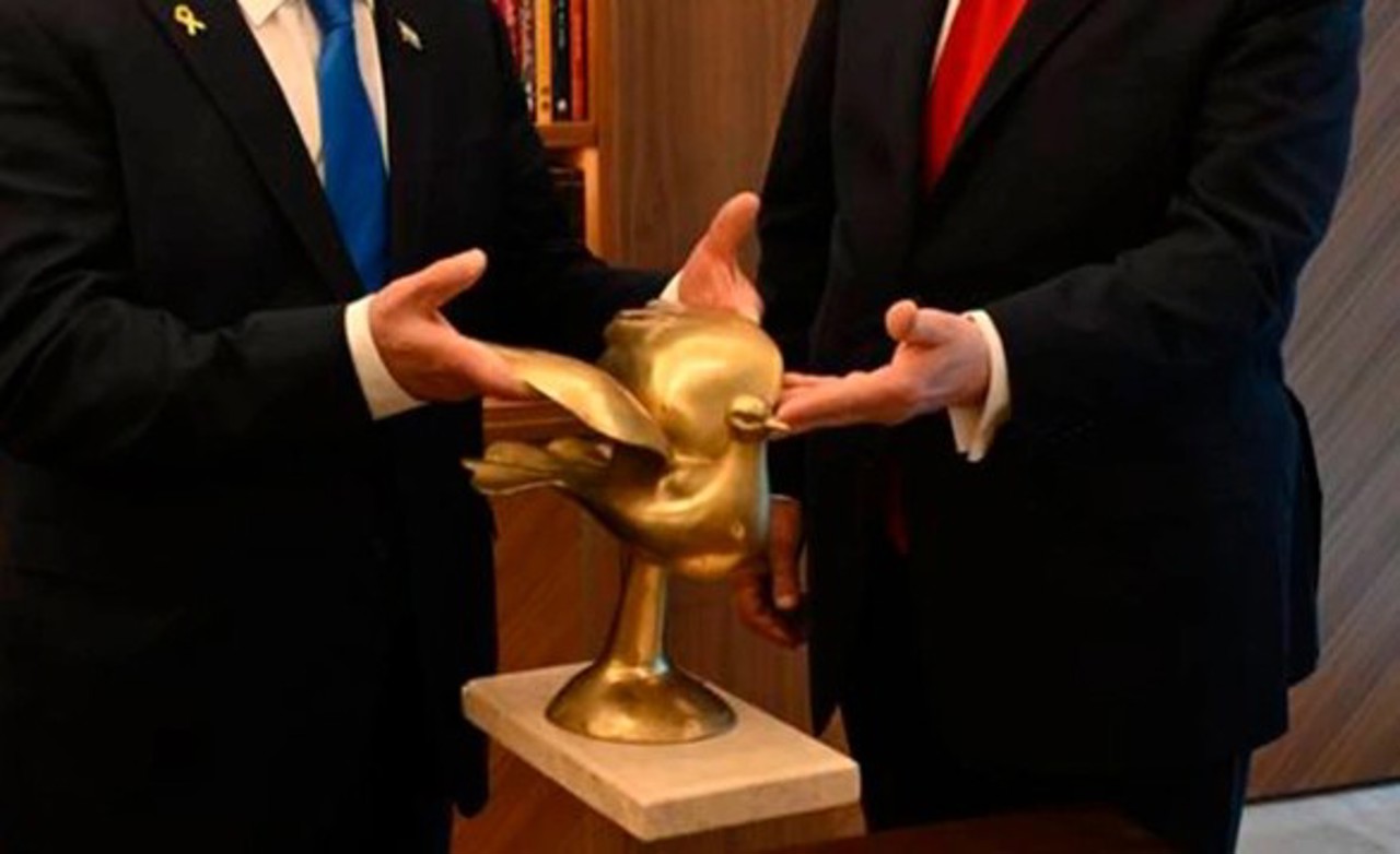 "Золотой голубь" и другие награды Трампа за усилия, приложенные к прекращению огня в Газе 