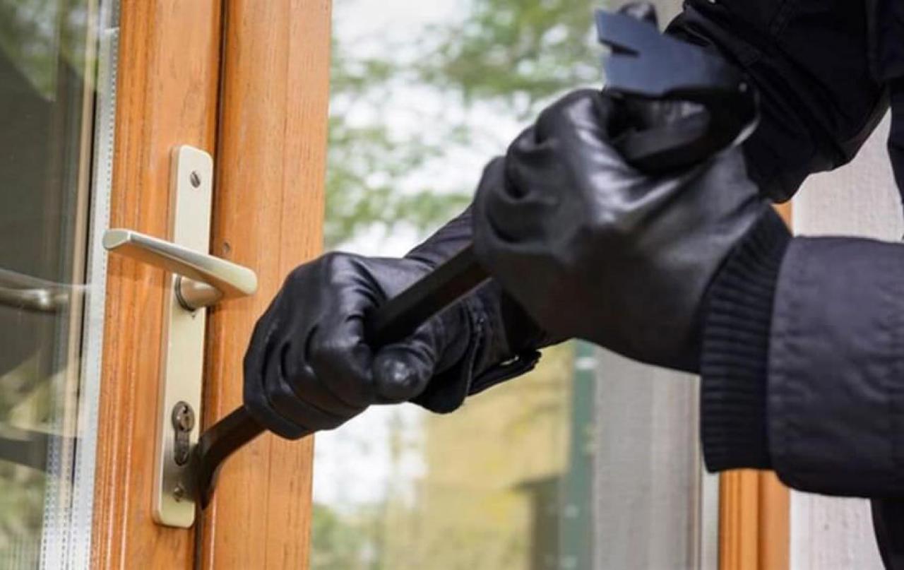 Trei cetățeni străini, reținuți pentru furturi din locuințe în capitală: prejudiciu de peste 180 de mii de lei 