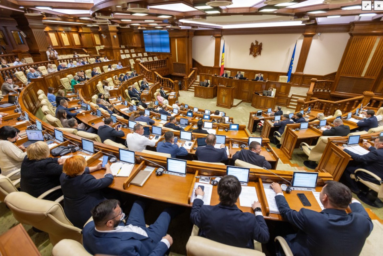 Deputații revin la muncă începând cu 1 septembrie: Integrarea europeană, pe agenda Parlamentului