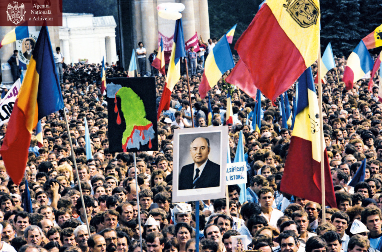 Independența R. Moldova, votată mai întâi în stradă: „Sute de mii. Voința populară a fost confirmată de votul politic în Parlament”