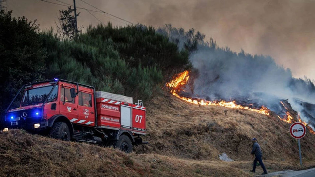 Portugalia, în flăcări: Incendii devastatoare amenință o destinație turistică populară