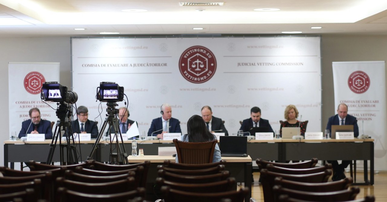 Doi judecători din completele anticorupție demisionează înainte de vetting, iar unul a refuzat să fie supus evaluării externe