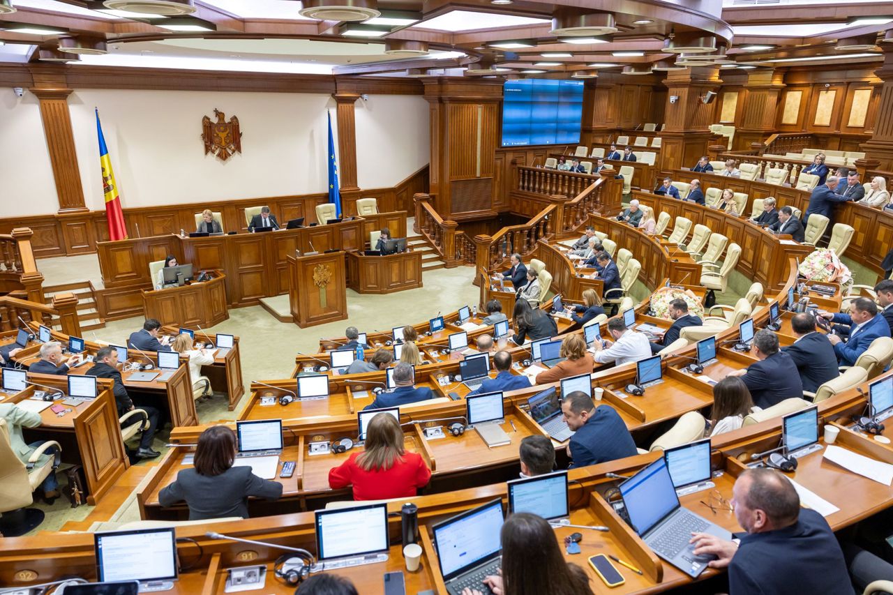 Deținuții vor purta brățară electronică la muncile din afara închisorii: Activitatea va fi inclusă în stagiul de cotizare