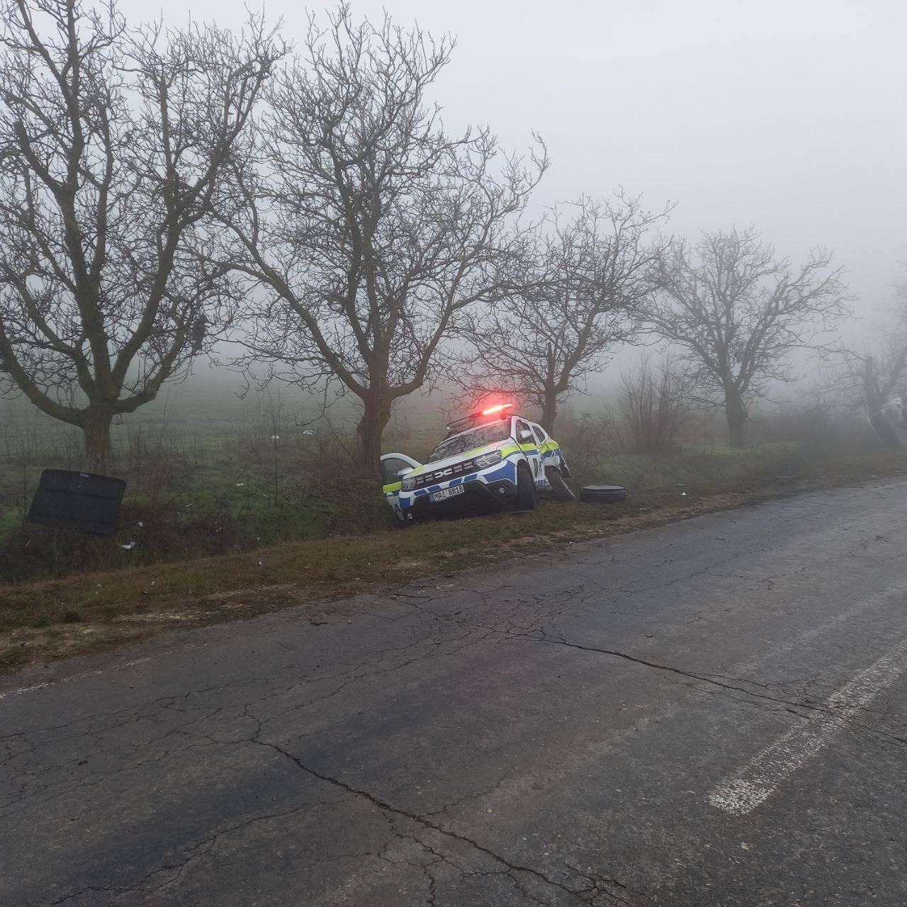 Police car on mission hit by minibus on R-29 road in southern Moldova