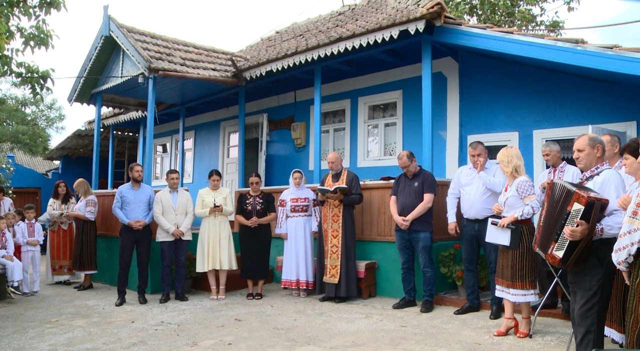 Moștenire de aproape două secole readusă la viață: O familie revenită din Italia a transformat cea mai veche casă din Cigârleni în muzeu